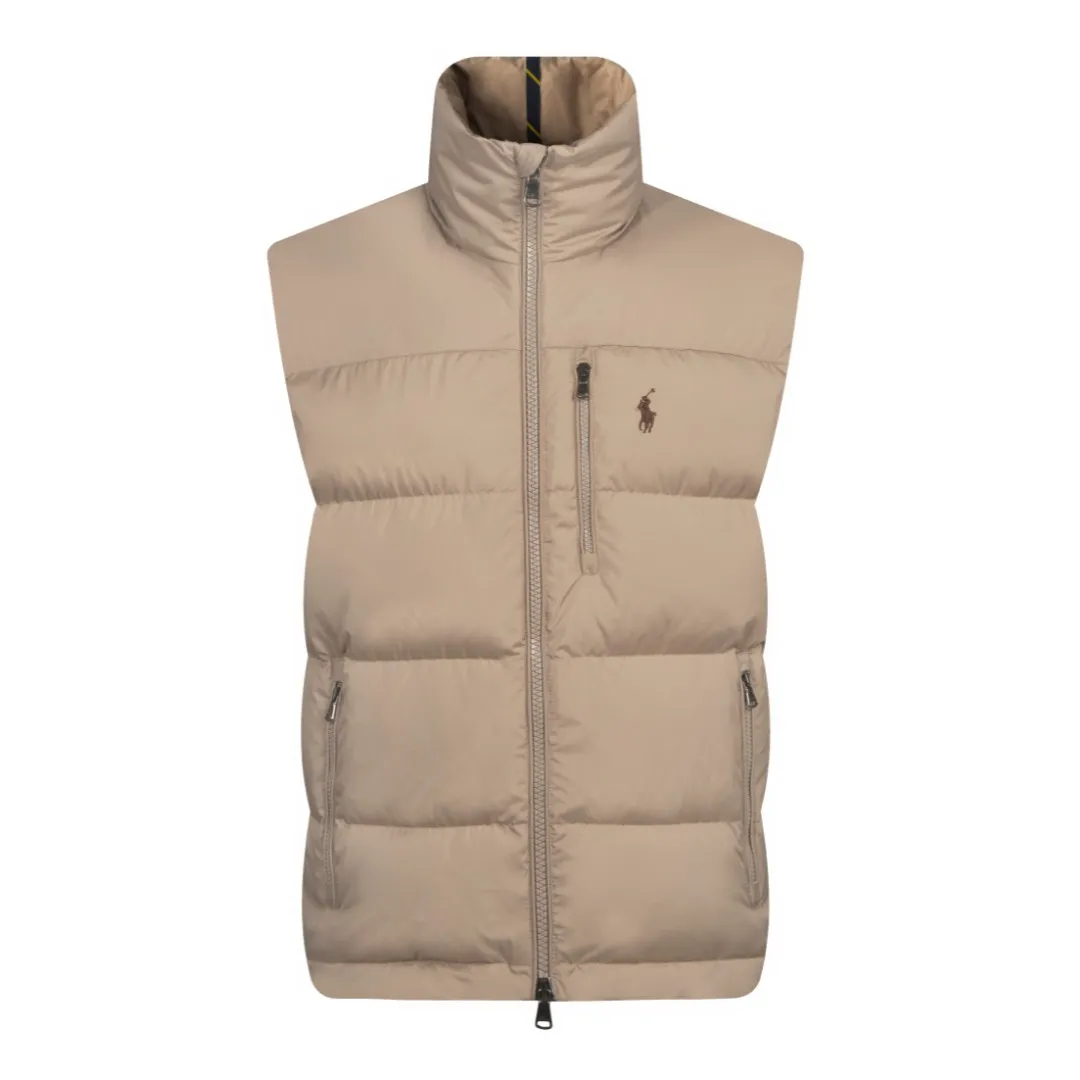 P460 White background picture [Popular in winter] Style number: 25118# Color: Black/Navy/Apricot/Sand Brown Size: S-XL - Ralph Lauren/Ralph Lauren 2025FW Popular winter items stand-up collar multi-zip three-proof GorHam vest down vest - 0.15 grid nylon coating on the face for light three-proof built-in 360T anti-drilling velvet coated gallbladder - corn tooth high-quality resin zipper Five large and small partition zippers on the whole body. Separate mold opening - original mold opening with originality. Full set of customized accessories. 100% detail processing - RL Ralph Lauren classic best-selling small label down vest. Best-selling offline in North America and out of stock all year round. Black and blue basic two-color. 25 new with apricot brown two-color. Simple and versatile. Double internal and external zippers. Very practical. Elastic elastic cord at the hem. Free elastic adjustment. 350 grams of zoned down filling. Warm and comfortable. Warm for winter.